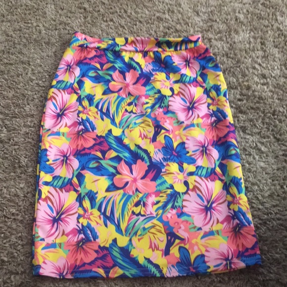 Vacation two piece skirt set - Picture 2 of 3
